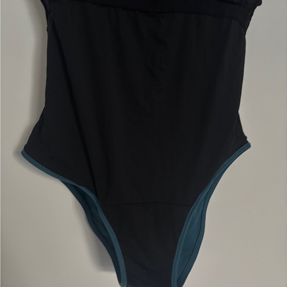 Knix Leakproof classic one-piece swimsuit - Picture 4 of 4